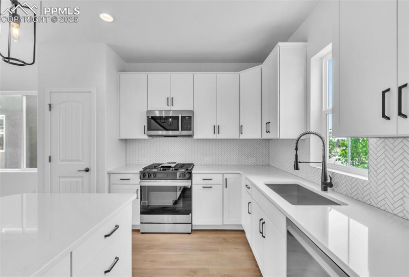 8164 Manor House Way, Colorado Springs, Colorado 80908, 3 Bedrooms Bedrooms, ,3 BathroomsBathrooms,Residential,For Sale,Manor House,8792723