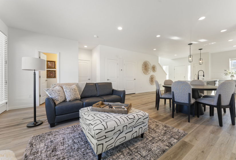 8172 Manor House Way, Colorado Springs, Colorado 80908, 3 Bedrooms Bedrooms, ,3 BathroomsBathrooms,Residential,For Sale,Manor House Way,9932792