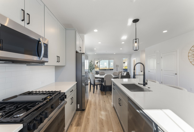 8172 Manor House Way, Colorado Springs, Colorado 80908, 3 Bedrooms Bedrooms, ,3 BathroomsBathrooms,Residential,For Sale,Manor House Way,9932792